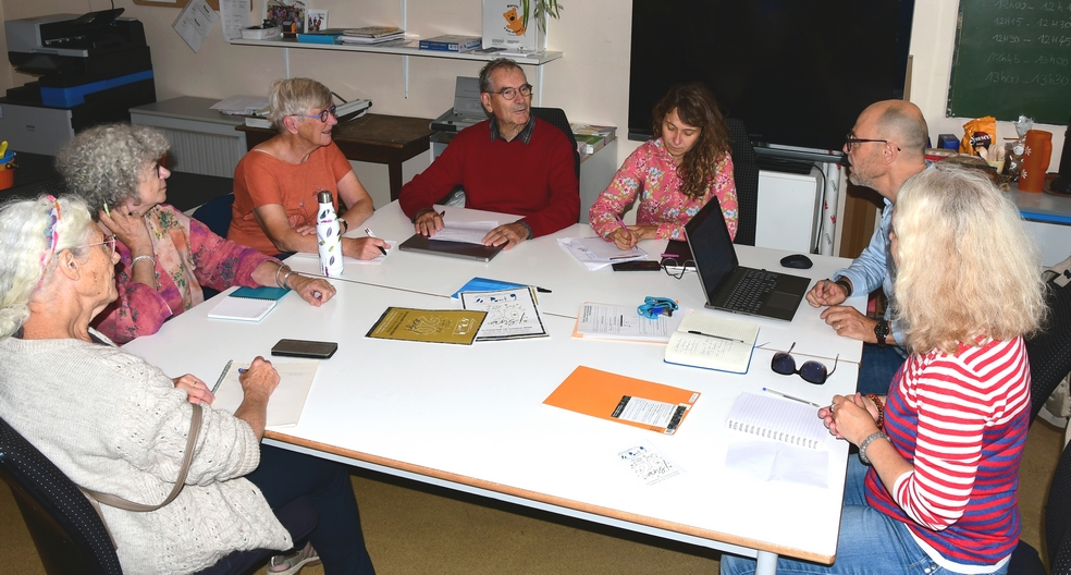 Réunion du comité de rédaction du 18 septembre 2024, avec de gauche à droite : Annie, Claude, Martine, Jean-Hugues, Claire, Yvon, Christelle. (Photo : Jean-Yves Dagnet)