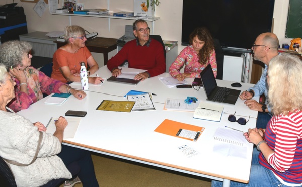 Réunion du comité de rédaction du 18 septembre 2024, avec de gauche à droite : Annie, Claude, Martine, Jean-Hugues, Claire, Yvon, Christelle. (Photo : Jean-Yves Dagnet)